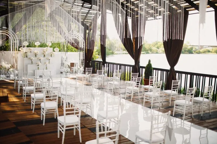 Venue Sourcing and Commercial Negotiationo